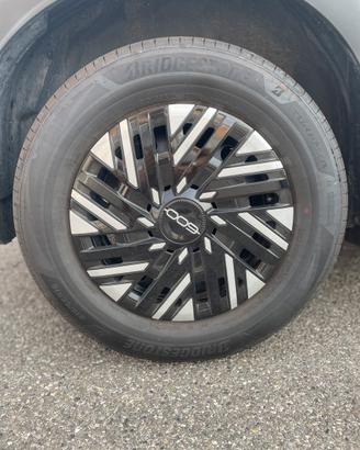 Set 4 pneumatici, cerchi e copricerchi Fiat 600 Hy