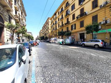 2 LOCALI A NAPOLI