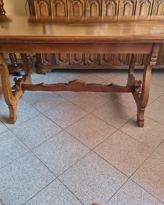 tavolo in noce con sedie