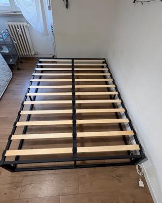 Struttura letto in ferro battuto nero