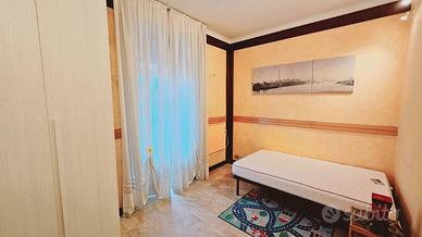 Stanza in appartamento di 87 m² a Milano