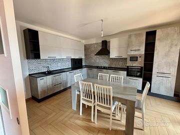 Ampio luminoso nuovo appartamento