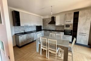 Ampio luminoso nuovo appartamento