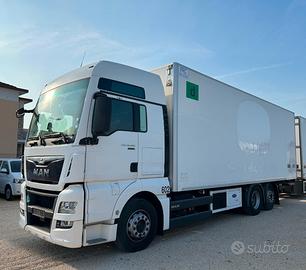 Man TGX 26.480 frigorifero (8.20m) con sponda