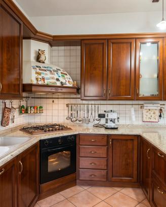 Cucina in Legno con Penisola + Elettrodomestici
