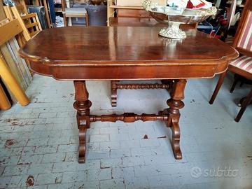 Tavolo a fagiolo in legno di noce epoca '800