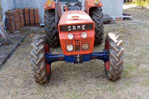 Trattore agricolo 