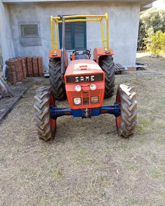 Trattore agricolo 