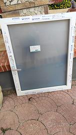 Finestra in pvc bianca