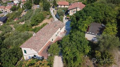 CASA SEMINDIPENDENTE A GUBBIO