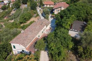 CASA SEMINDIPENDENTE A GUBBIO