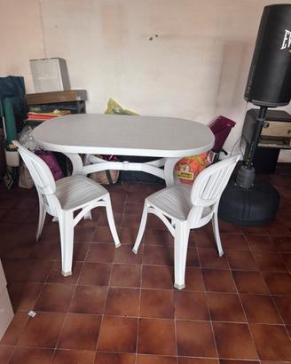 Tavolo Nardi 145 per 90 con 6 sedie