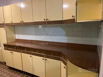 cucina anni 50 in formica gialla