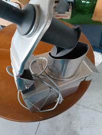 tagliaverdure/tritamozzarella