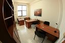 locale-arredato-centro-uffici-parcheggi-vigilanza