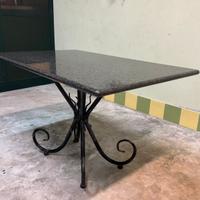 Tavolo in marmo in ferro battuto