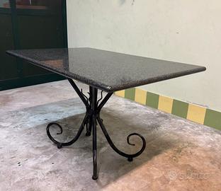 Tavolo in marmo in ferro battuto