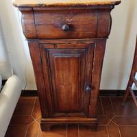 Comodino in legno