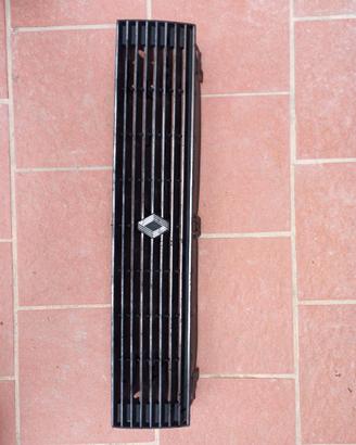 Griglia anteriore Renault 9 usata