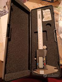 Calibro a corsoio digitale