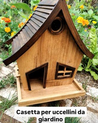 Casetta per uccellini in legno da giardino