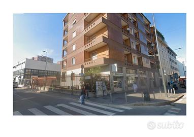 Box auto moto viale Monza angolo Fratelli Bressan