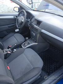 OPEL Astra - 2005