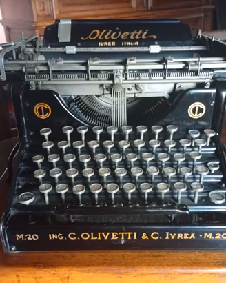 Macchina da scrivere Olivetti M20 del 1927