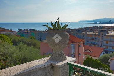 VILLA SINGOLA A ALBISOLA SUPERIORE