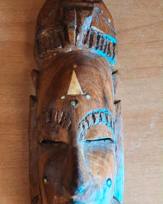 Maschera Africana Vintage in Legno lavorato a mano