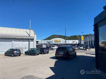 Attività / Licenza di 80 m² a Atripalda