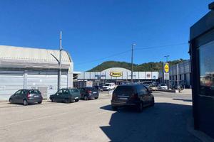 Attività / Licenza di 80 m² a Atripalda