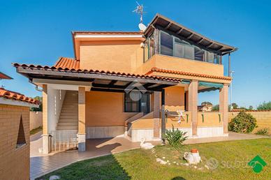 BIFAMILIARE A LATINA