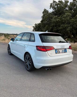 Audi A3 Sportback - 2013 - 218.000 km - Cambio Aut