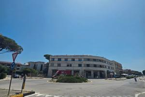 Cantinette/locali di sgombero in centro tirrenia