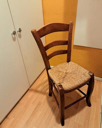 Sedie in stile rustico fatte a mano
