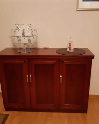 Armadietto basso a tre ante