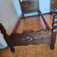 letto singolo rustico in legno con rete