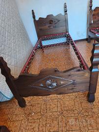 letto singolo rustico in legno con rete