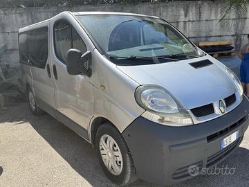 Renault tradic 9 posti autovettura