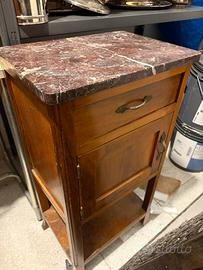 Comodino antico in legno con piano in marmo rosso