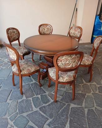 Tavolo completo di 6 sedie