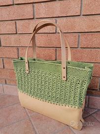 Shopper realizzata all'uncinetto