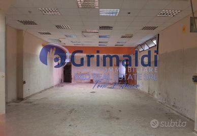 Negozio commerciale zona Corso Umberto [LocM/5]