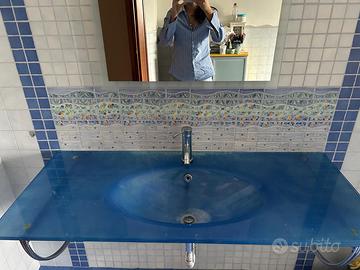 Lavabo in vetro azzurro