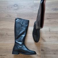 Stivali donna in pelle nera – tacco basso