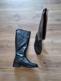 Stivali donna in pelle nera – tacco basso