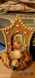 cornice religiosa con conchiglia 