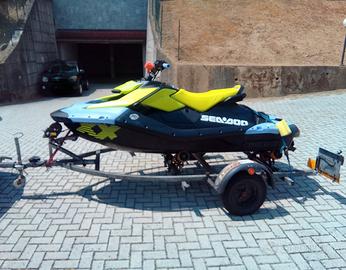 Sea-Doo Spark Trixx 2024 Pari al Nuovo