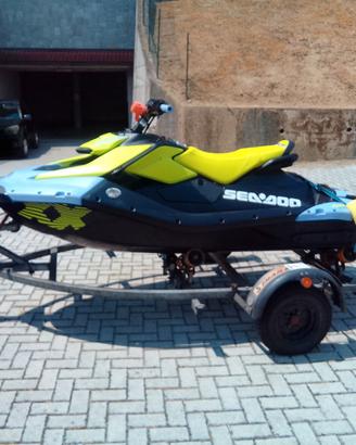 Sea-Doo Spark Trixx 2024 Pari al Nuovo